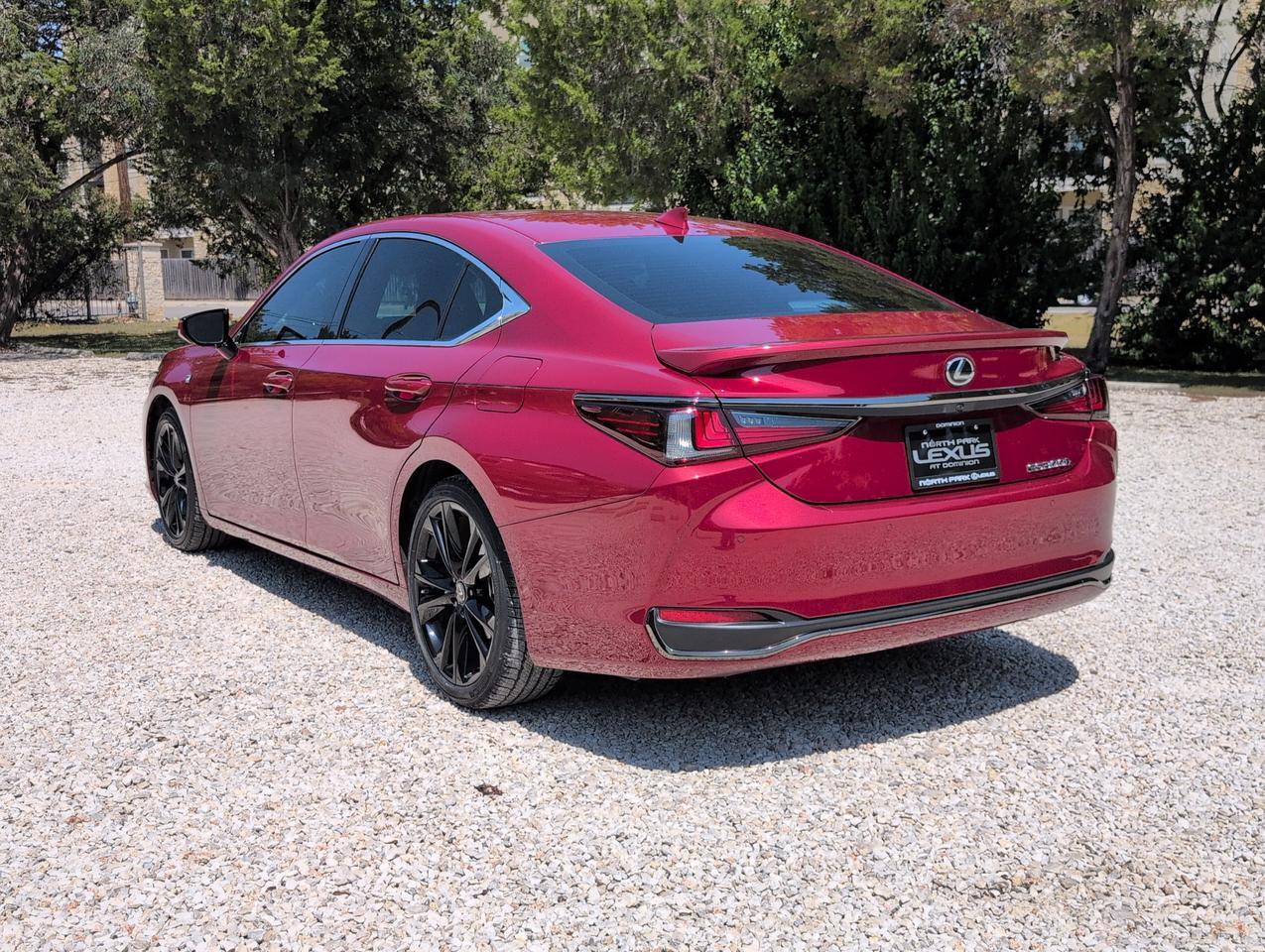2024 Lexus ES 300h F SPORT Handling