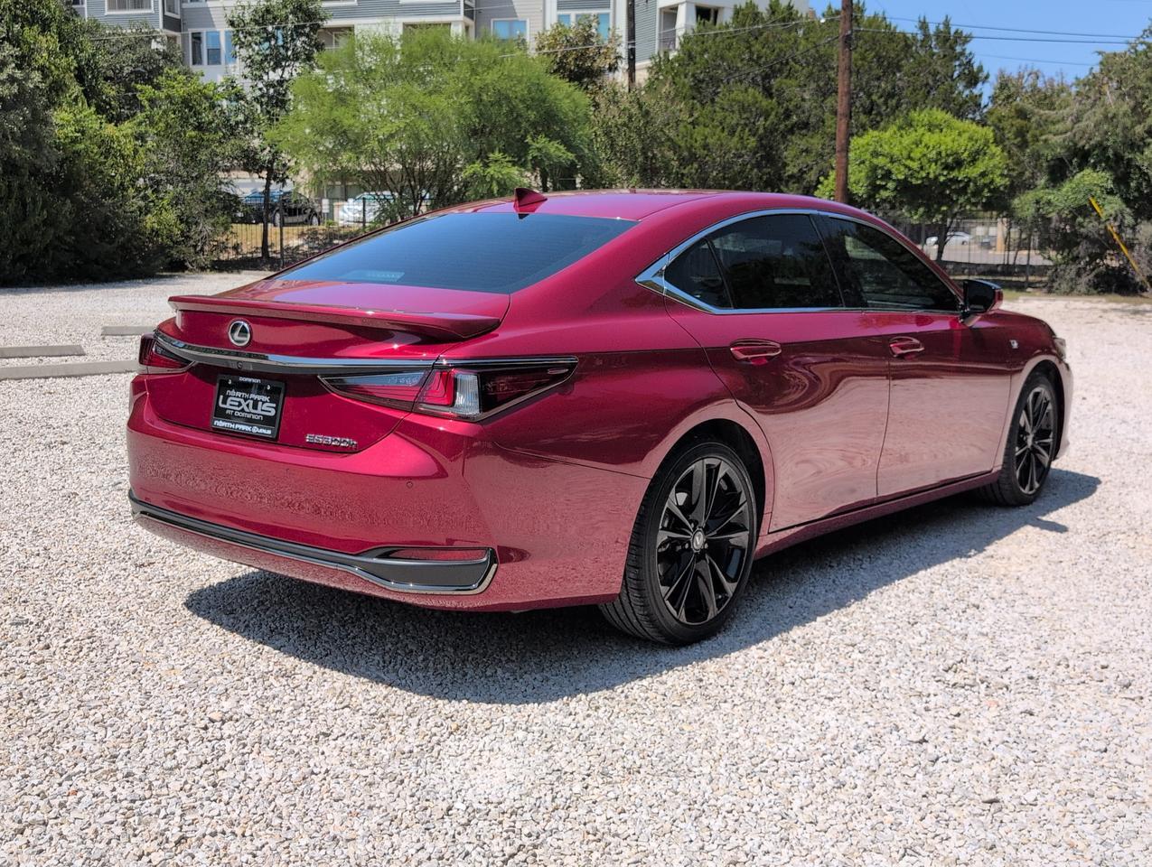 2024 Lexus ES 300h F SPORT Handling