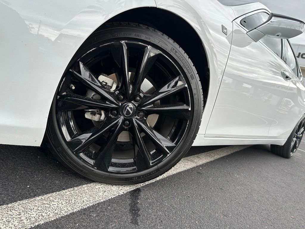 2024 Lexus ES 300h F SPORT Handling