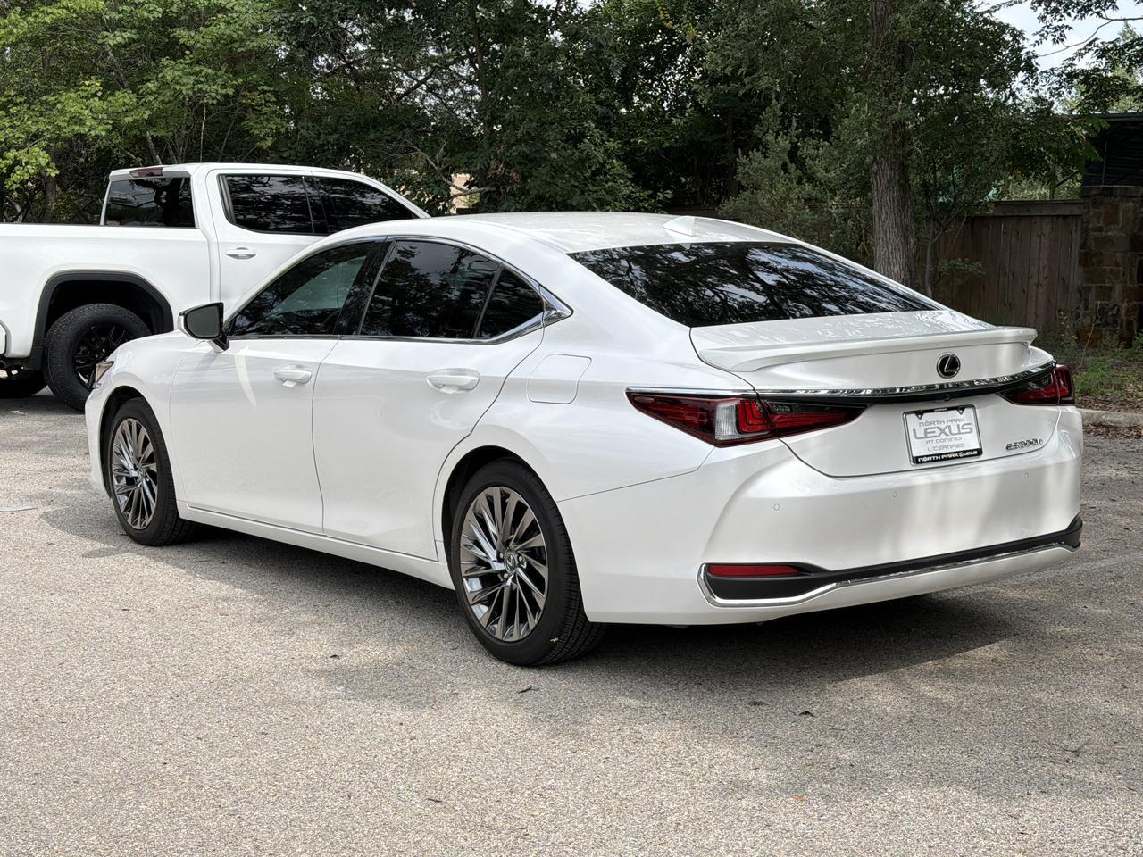 2024 Lexus ES 300h Luxury