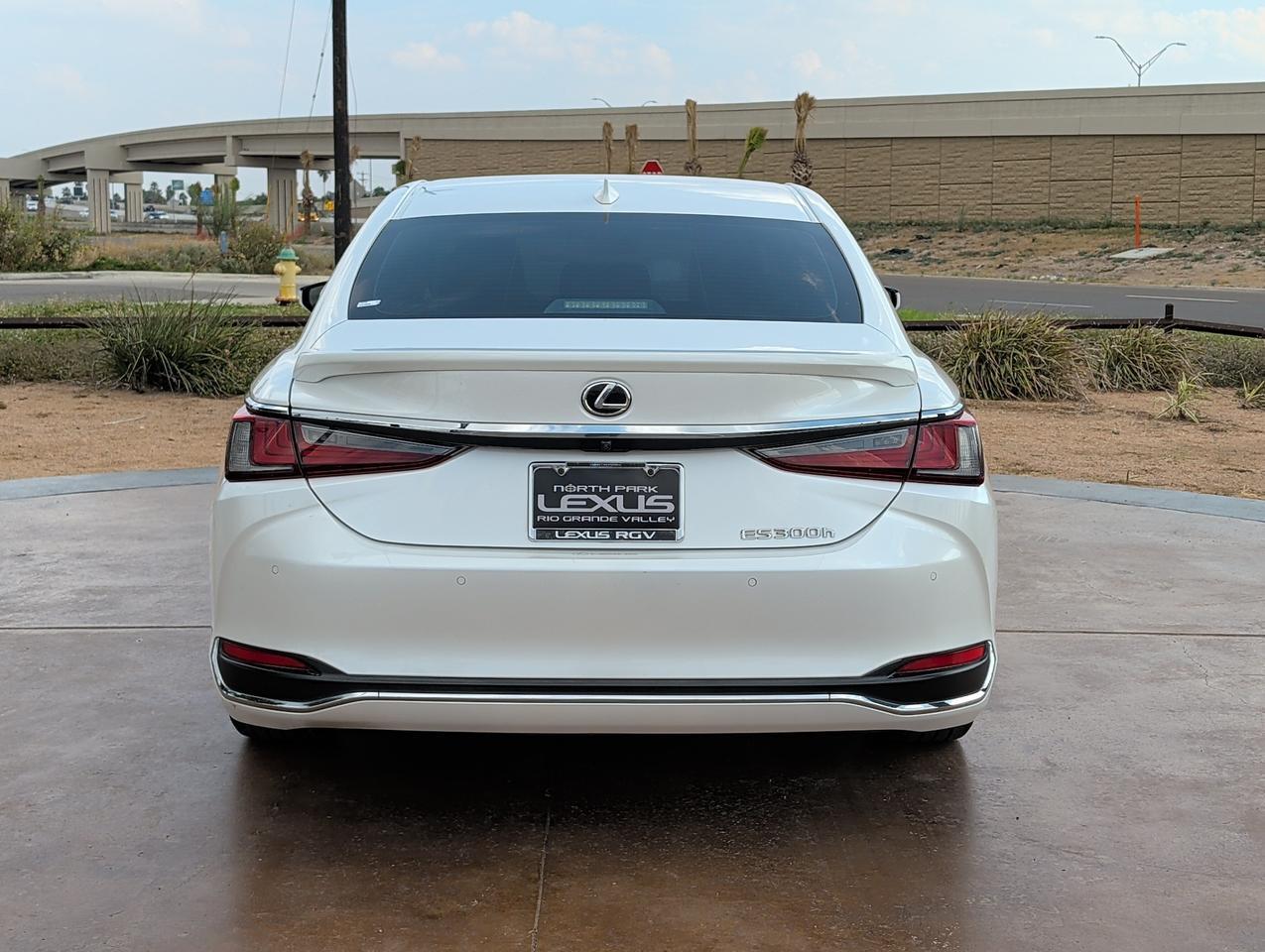 2024 Lexus ES 300h Ultra Luxury