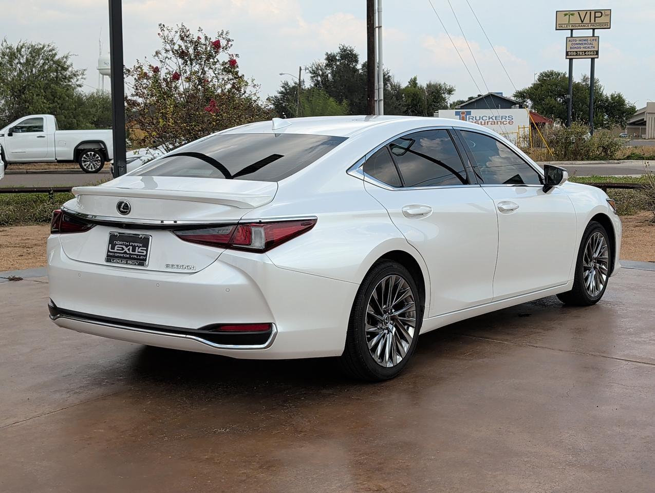 2024 Lexus ES 300h Ultra Luxury