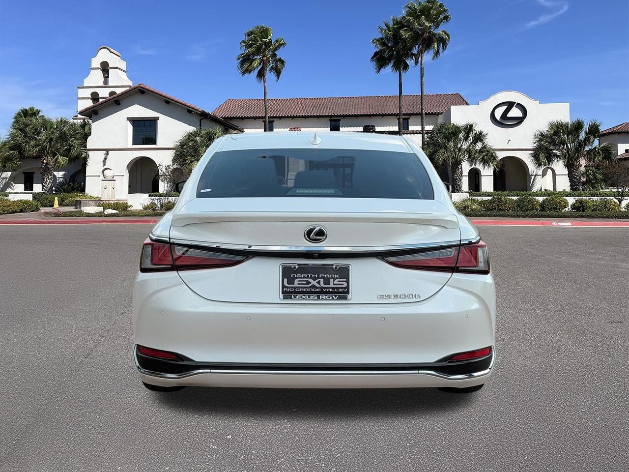 2024 Lexus ES 300h Ultra Luxury