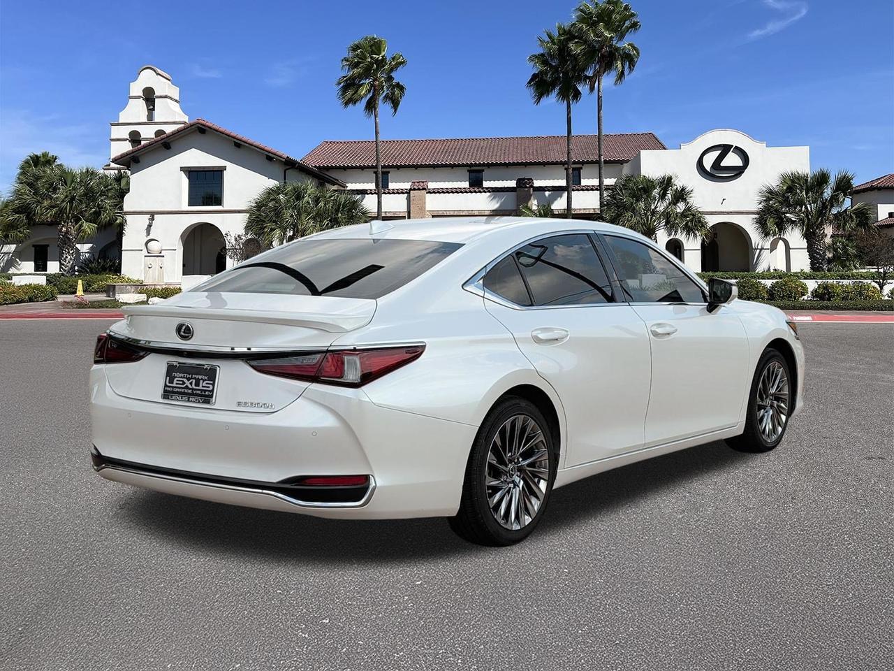 2024 Lexus ES 300h Ultra Luxury