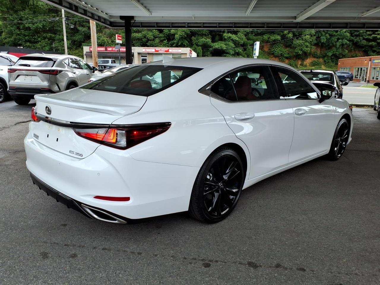 2024 Lexus ES 350 F SPORT Handling