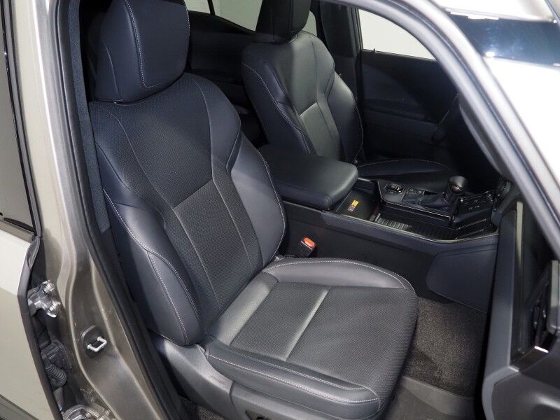 2024 Lexus GX 550 Premium+ 4WD *HEADS-UP DISPLAY, NAVIGATION, ADAPTIVE CRUISE, SAFETY ALERTS, 360 VIEW CAMERAS, 14 INCH DISPLAY, MOONROOF, CLIMATE SEATS, HEATED STEERING, 2ND ROW CAPTAIN'S, INTUITIVE PARK ASSIST, WIRELESS CHARGING, ANDROID & APPLE