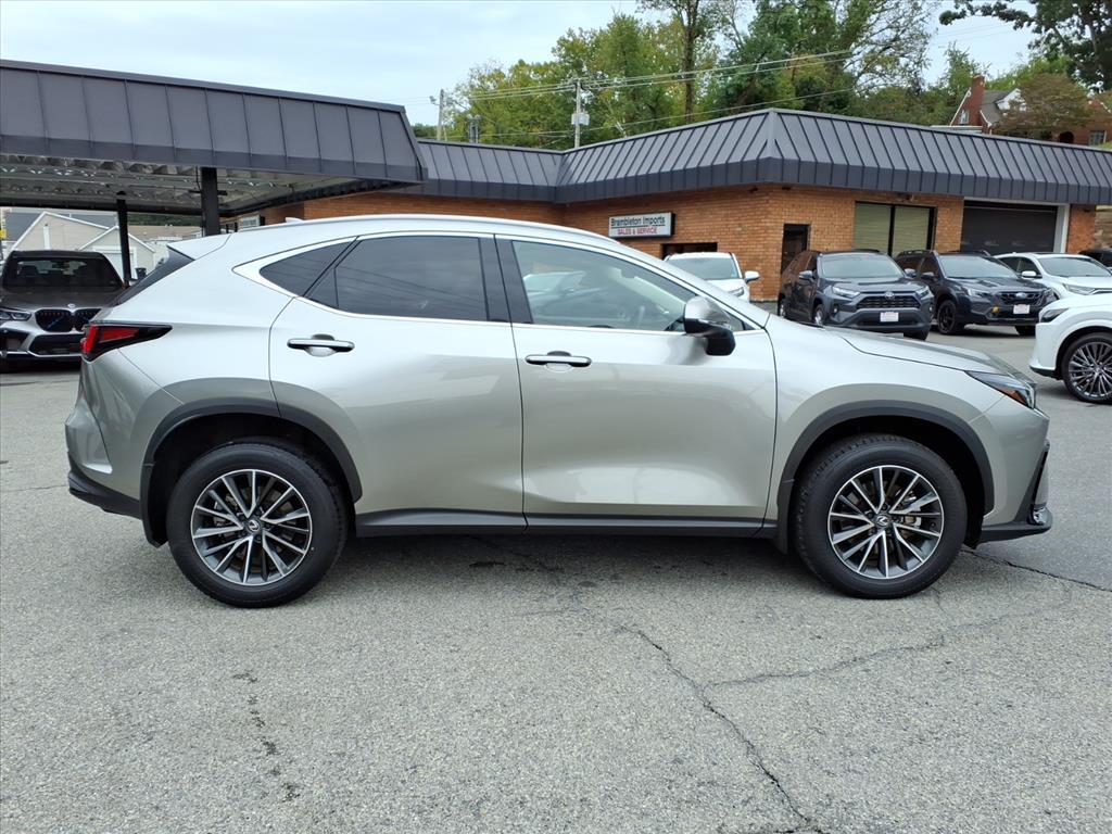 2024 Lexus NX 350h .