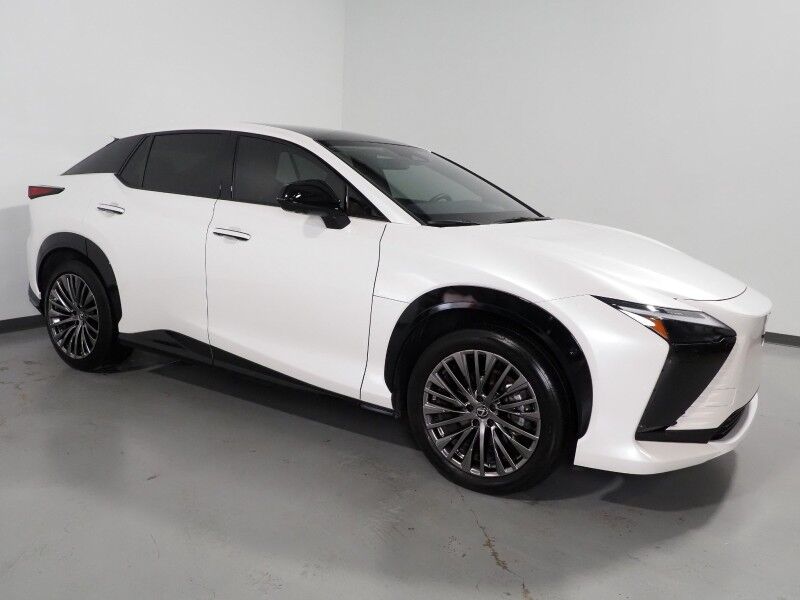 2024 Lexus RZ 450e Luxury AWD *HEADS-UP DISPLAY, NAVIGATION, ADAPTIVE CRUISE, SAFETY ALERTS, 360 VIEW CAMERAS, 14 INCH DISPLAY, DYNAMIC SKY PANO ROOF, ULTRASUEDE, CLIMATE SEATS, INTUITIVE PARK ASSIST, MARK LEVINSON, WIRELESS CHARGING
