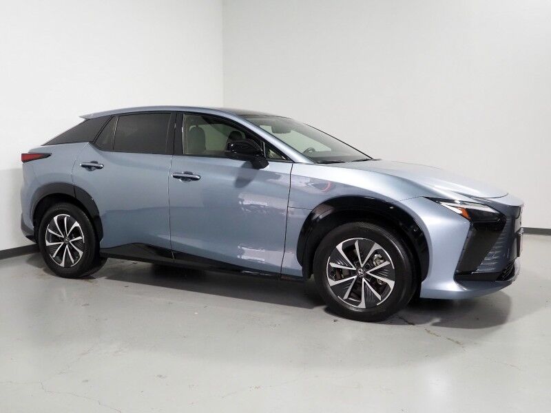 2024 Lexus RZ 450e Premium AWD *HEADS-UP DISPLAY, NAVIGATION, ADAPTIVE CRUISE, SAFETY ALERTS, 360 VIEW CAMERAS, 14 INCH DISPLAY, PANORAMA GLASS ROOF, CLIMATE SEATS, HEATED STEERING, ADVANCED PARK, WIRELESS CHARGING, ANDROID & APPLE