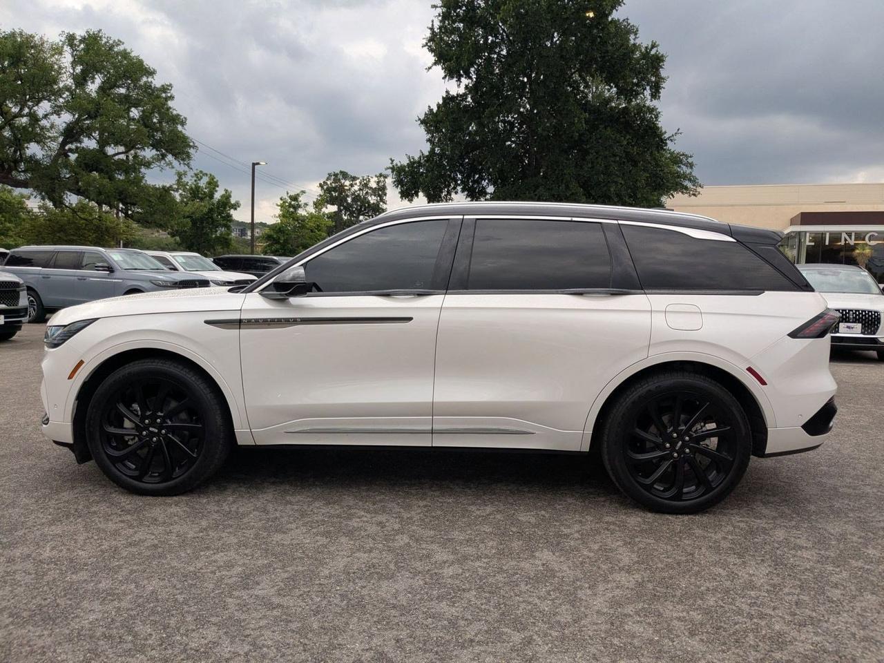 2024 Lincoln Nautilus Black Label