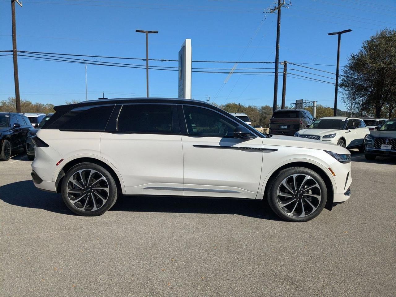2024 Lincoln Nautilus Black Label