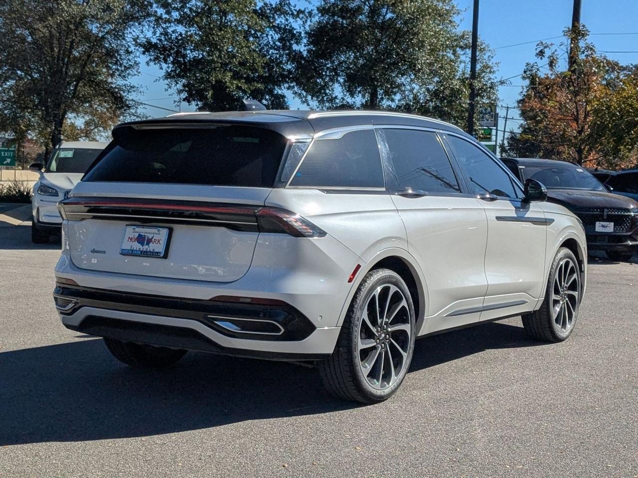 2024 Lincoln Nautilus Black Label