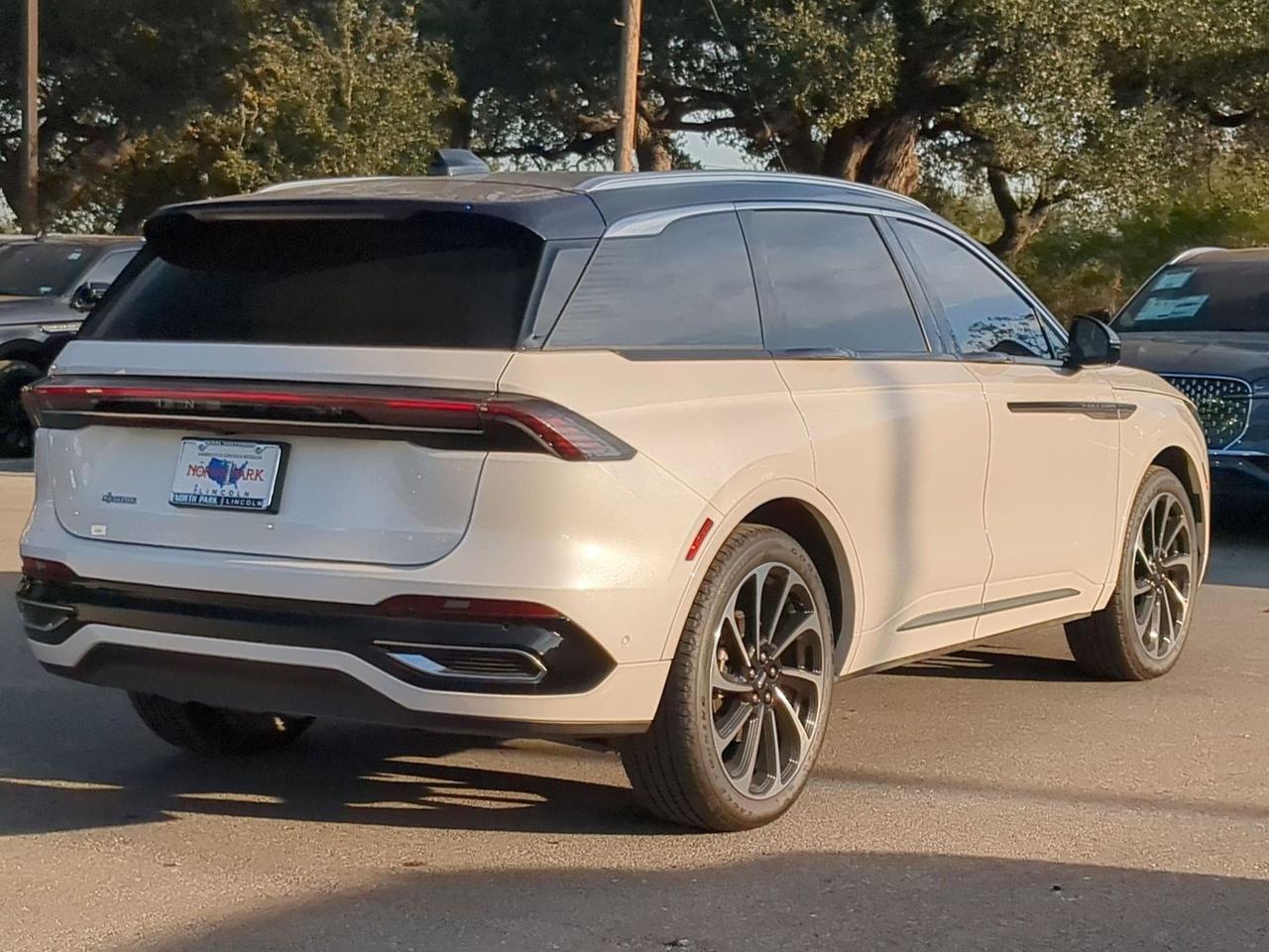 2024 Lincoln Nautilus Black Label