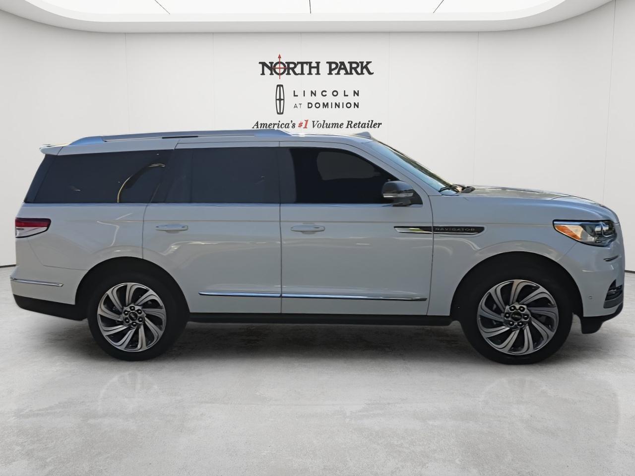 2024 Lincoln Navigator Premiere