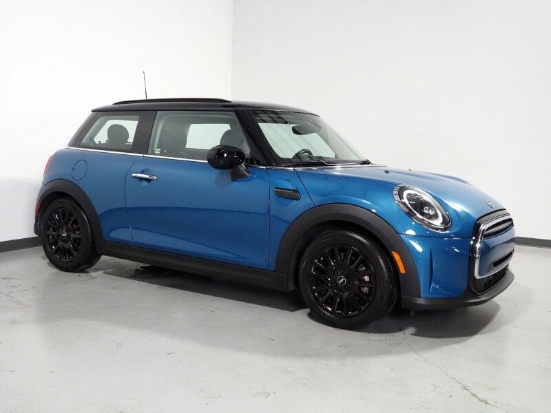 2024 MINI Cooper Hardtop 2 Door *SIGNATURE TRIM, NAVIGATION, SAFETY ALERTS, BACKUP-CAMERA, COLOR TOUCHSCREEN, PANORAMA MOONROOF, HEATED SEATS, COMFORT ACCESS, LED HEADLIGHTS, APPLE CARPLAY