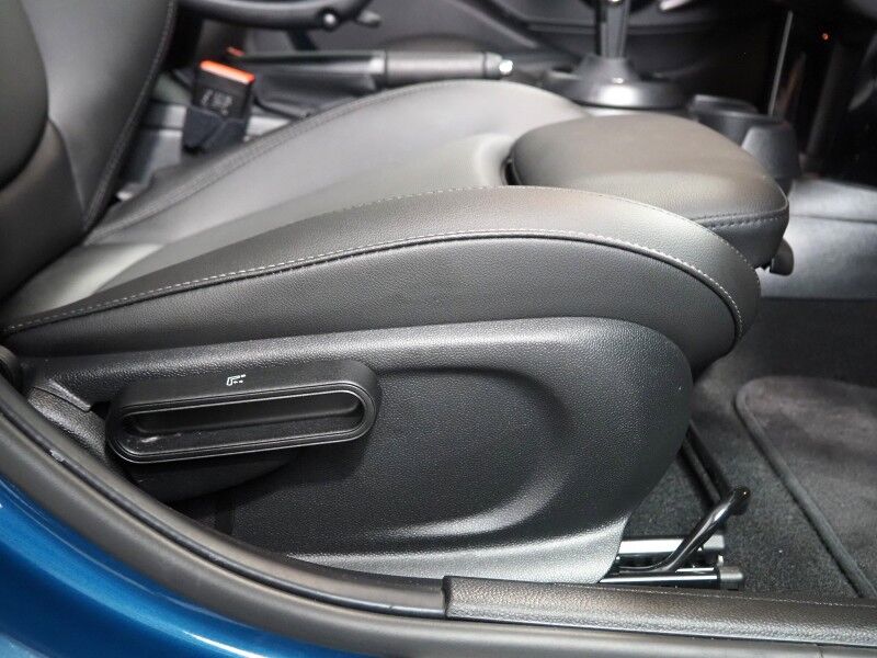 2024 MINI Cooper S 4 Door *SIGNATURE TRIM, HEADS-UP DISPLAY, NAVIGATION, BACKUP-CAMERA, COLOR TOUCHSCREEN, PANORAMA MOONROOF, HEATED SEATS, COMFORT ACCESS, LIGHTS PACKAGE, APPLE CARPLAY Round Rock TX