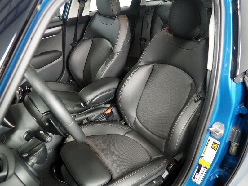 2024 MINI Cooper S 4 Door *SIGNATURE TRIM, HEADS-UP DISPLAY, NAVIGATION, BACKUP-CAMERA, COLOR TOUCHSCREEN, PANORAMA MOONROOF, HEATED SEATS, COMFORT ACCESS, LIGHTS PACKAGE, APPLE CARPLAY Round Rock TX