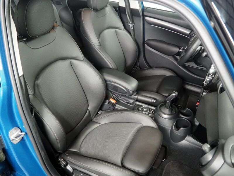 2024 MINI Cooper S 4 Door *SIGNATURE TRIM, HEADS-UP DISPLAY, NAVIGATION, BACKUP-CAMERA, COLOR TOUCHSCREEN, PANORAMA MOONROOF, HEATED SEATS, COMFORT ACCESS, LIGHTS PACKAGE, APPLE CARPLAY