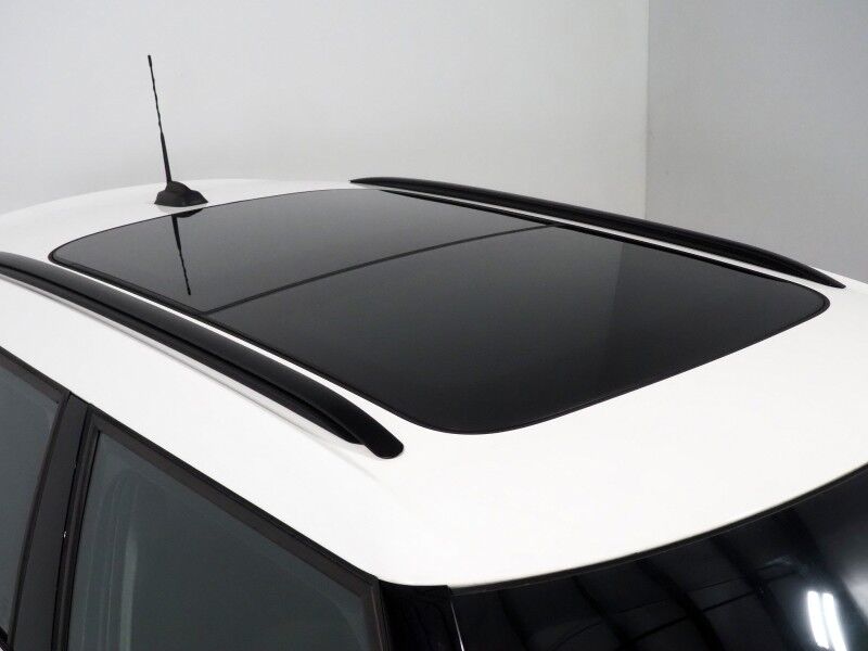 2024 MINI Cooper S 4 Door *SIGNATURE TRIM, HEADS-UP DISPLAY, NAVIGATION, BACKUP-CAMERA, COLOR TOUCHSCREEN, PANORAMA MOONROOF, HEATED SEATS, COMFORT ACCESS, LIGHTS PACKAGE, APPLE CARPLAY Round Rock TX