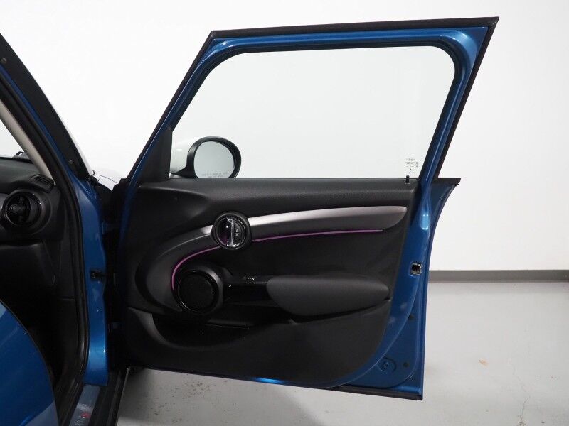 2024 MINI Cooper S 4 Door *SIGNATURE TRIM, HEADS-UP DISPLAY, NAVIGATION, BACKUP-CAMERA, COLOR TOUCHSCREEN, PANORAMA MOONROOF, HEATED SEATS, COMFORT ACCESS, LIGHTS PACKAGE, APPLE CARPLAY Round Rock TX