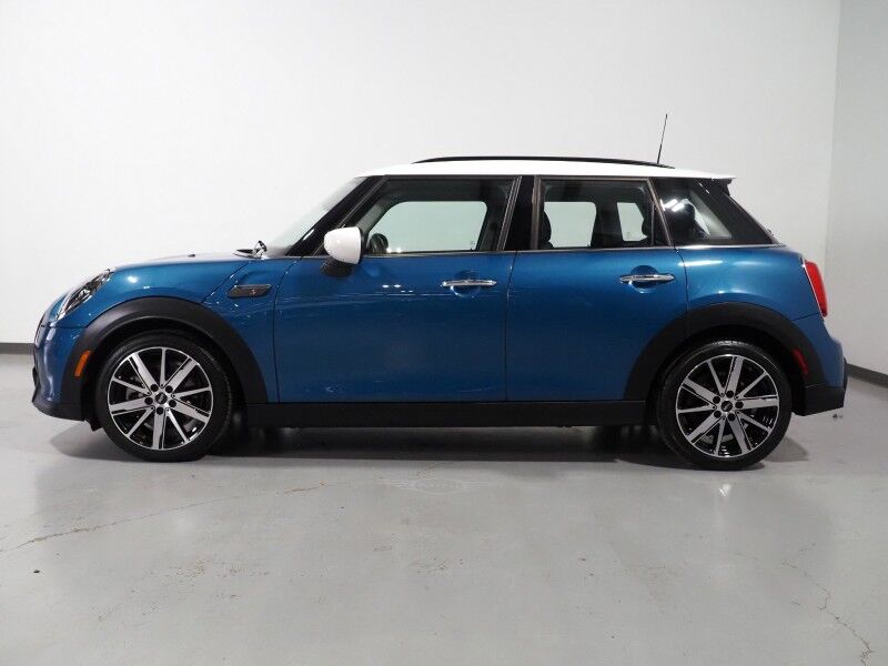 2024 MINI Cooper S 4 Door *SIGNATURE TRIM, HEADS-UP DISPLAY, NAVIGATION, BACKUP-CAMERA, COLOR TOUCHSCREEN, PANORAMA MOONROOF, HEATED SEATS, COMFORT ACCESS, LIGHTS PACKAGE, APPLE CARPLAY Round Rock TX