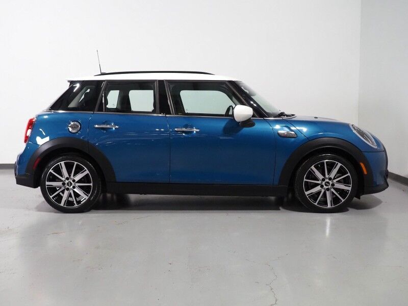 2024 MINI Cooper S 4 Door *SIGNATURE TRIM, HEADS-UP DISPLAY, NAVIGATION, BACKUP-CAMERA, COLOR TOUCHSCREEN, PANORAMA MOONROOF, HEATED SEATS, COMFORT ACCESS, LIGHTS PACKAGE, APPLE CARPLAY Round Rock TX