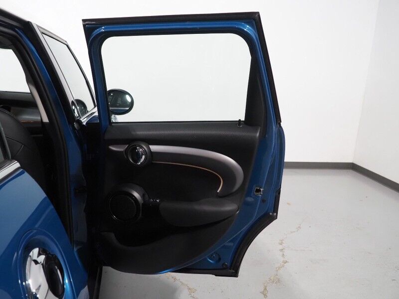 2024 MINI Cooper S 4 Door *SIGNATURE TRIM, HEADS-UP DISPLAY, NAVIGATION, BACKUP-CAMERA, COLOR TOUCHSCREEN, PANORAMA MOONROOF, HEATED SEATS, COMFORT ACCESS, LIGHTS PACKAGE, APPLE CARPLAY Round Rock TX