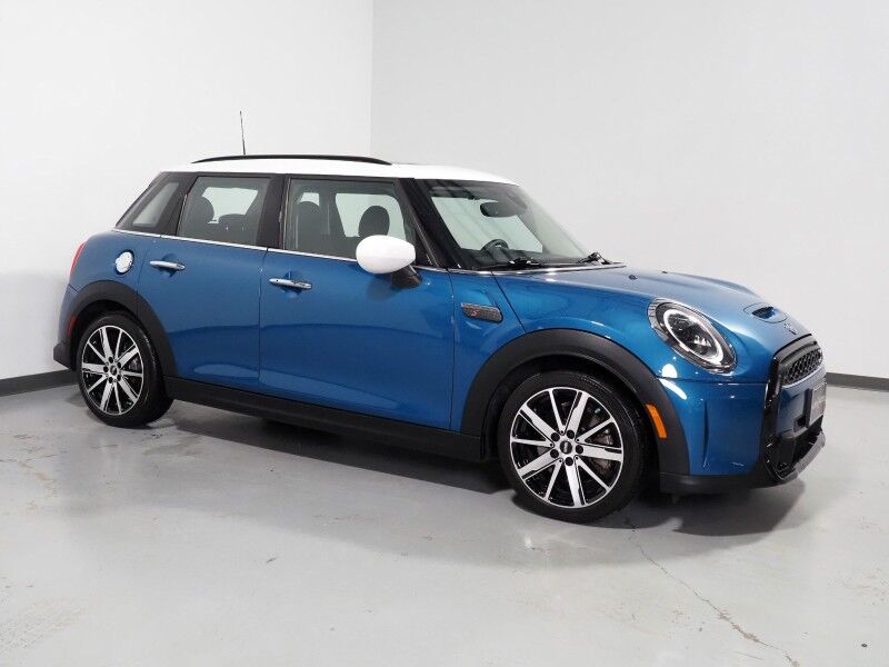 2024 MINI Cooper S 4 Door *SIGNATURE TRIM, HEADS-UP DISPLAY, NAVIGATION, BACKUP-CAMERA, COLOR TOUCHSCREEN, PANORAMA MOONROOF, HEATED SEATS, COMFORT ACCESS, LIGHTS PACKAGE, APPLE CARPLAY