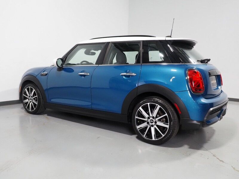 2024 MINI Cooper S 4 Door *SIGNATURE TRIM, HEADS-UP DISPLAY, NAVIGATION, BACKUP-CAMERA, COLOR TOUCHSCREEN, PANORAMA MOONROOF, HEATED SEATS, COMFORT ACCESS, LIGHTS PACKAGE, APPLE CARPLAY Round Rock TX