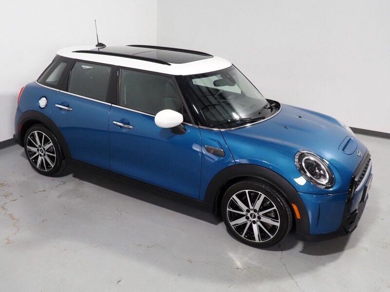 2024 MINI Cooper S 4 Door *SIGNATURE TRIM, HEADS-UP DISPLAY, NAVIGATION, BACKUP-CAMERA, COLOR TOUCHSCREEN, PANORAMA MOONROOF, HEATED SEATS, COMFORT ACCESS, LIGHTS PACKAGE, APPLE CARPLAY Round Rock TX