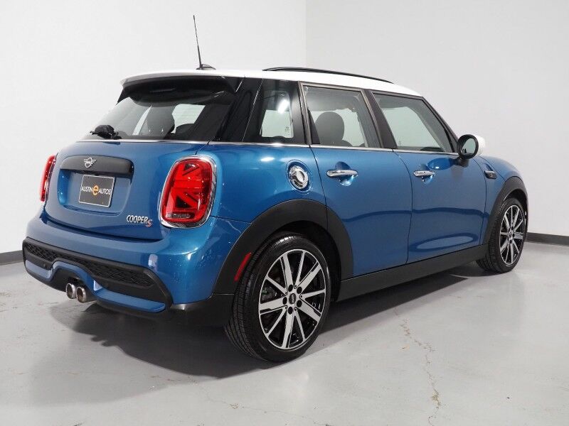 2024 MINI Cooper S 4 Door *SIGNATURE TRIM, HEADS-UP DISPLAY, NAVIGATION, BACKUP-CAMERA, COLOR TOUCHSCREEN, PANORAMA MOONROOF, HEATED SEATS, COMFORT ACCESS, LIGHTS PACKAGE, APPLE CARPLAY Round Rock TX