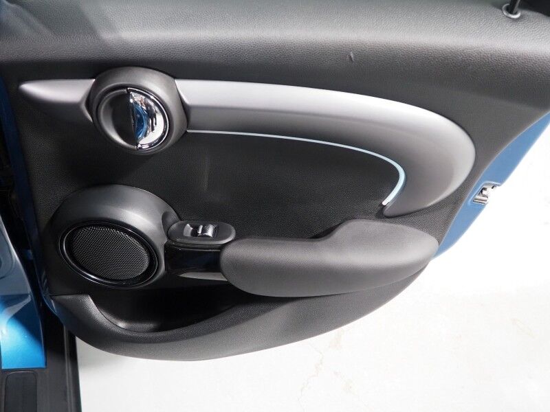 2024 MINI Cooper S 4 Door *SIGNATURE TRIM, HEADS-UP DISPLAY, NAVIGATION, BACKUP-CAMERA, COLOR TOUCHSCREEN, PANORAMA MOONROOF, HEATED SEATS, COMFORT ACCESS, LIGHTS PACKAGE, APPLE CARPLAY Round Rock TX