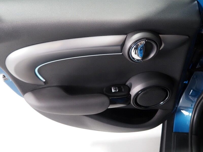 2024 MINI Cooper S 4 Door *SIGNATURE TRIM, HEADS-UP DISPLAY, NAVIGATION, BACKUP-CAMERA, COLOR TOUCHSCREEN, PANORAMA MOONROOF, HEATED SEATS, COMFORT ACCESS, LIGHTS PACKAGE, APPLE CARPLAY Round Rock TX