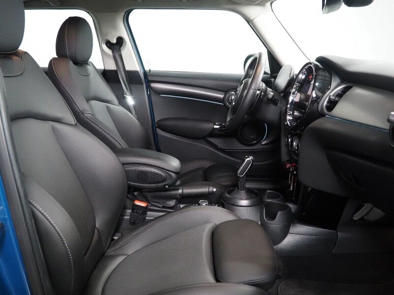 2024 MINI Cooper S 4 Door *SIGNATURE TRIM, HEADS-UP DISPLAY, NAVIGATION, BACKUP-CAMERA, COLOR TOUCHSCREEN, PANORAMA MOONROOF, HEATED SEATS, COMFORT ACCESS, LIGHTS PACKAGE, APPLE CARPLAY Round Rock TX