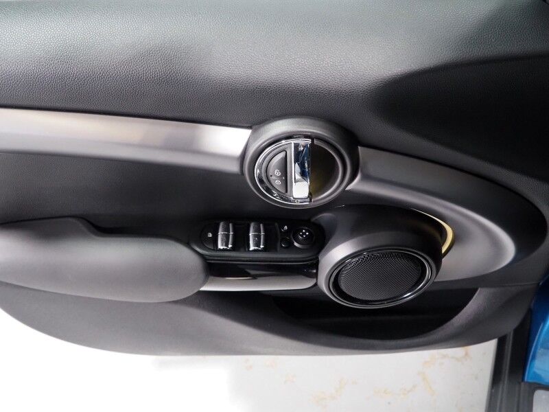 2024 MINI Cooper S 4 Door *SIGNATURE TRIM, HEADS-UP DISPLAY, NAVIGATION, BACKUP-CAMERA, COLOR TOUCHSCREEN, PANORAMA MOONROOF, HEATED SEATS, COMFORT ACCESS, LIGHTS PACKAGE, APPLE CARPLAY Round Rock TX