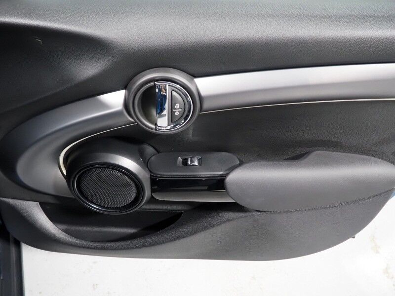 2024 MINI Cooper S 4 Door *SIGNATURE TRIM, HEADS-UP DISPLAY, NAVIGATION, BACKUP-CAMERA, COLOR TOUCHSCREEN, PANORAMA MOONROOF, HEATED SEATS, COMFORT ACCESS, LIGHTS PACKAGE, APPLE CARPLAY Round Rock TX