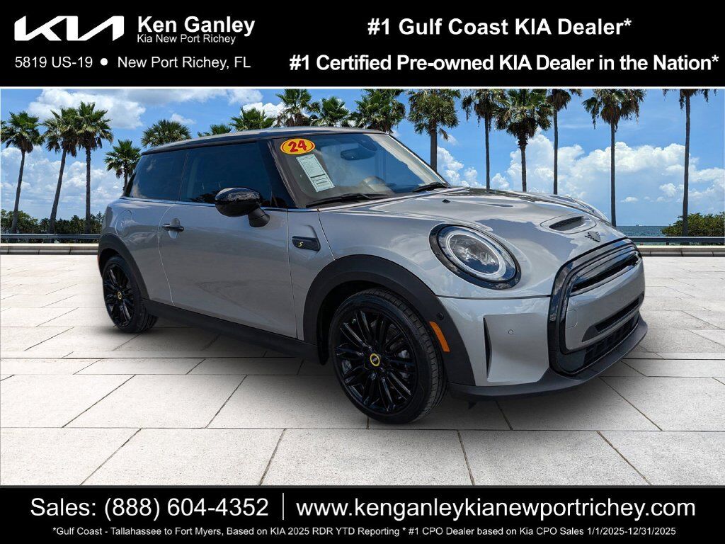 2024 MINI Cooper SE Electric Iconic