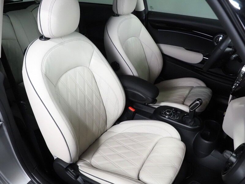 2024 MINI Cooper SE *ICONIC TRIM, HEADS-UP DISPLAY, NAVIGATION, ADAPTIVE CRUISE, BACKUP-CAMERA, PANORAMA MOONROOF, LEATHER, HEATED SEATS/STEERING, HARMAN/KARDON, WIRELESS CHARGING, APPLE CARPLAY