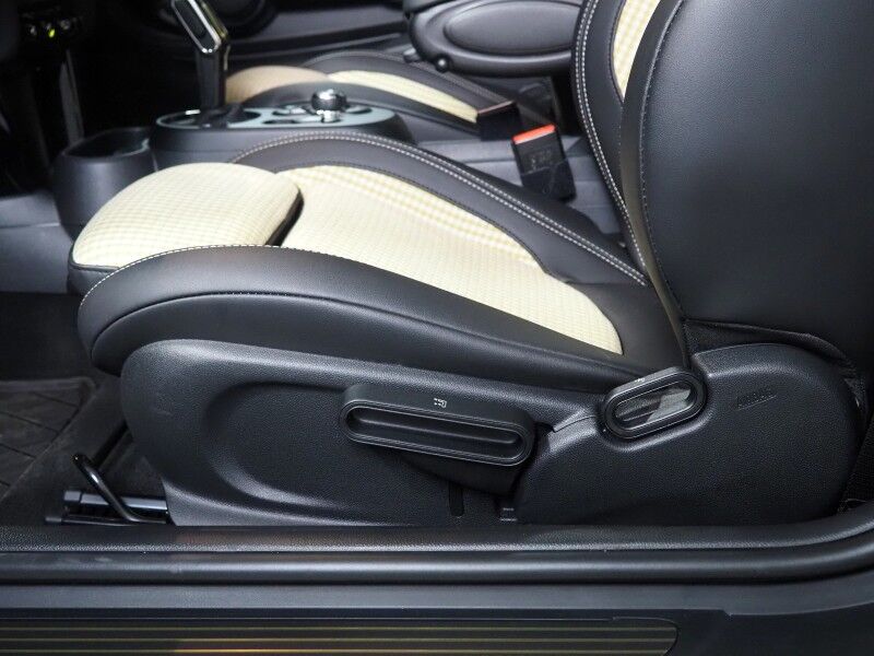 2024 MINI Cooper SE *ICONIC TRIM, MINI RESOLUTE EDITION, HEADS-UP DISPLAY, NAVIGATION, ADAPTIVE CRUISE, BACKUP-CAMERA, PANORAMA MOONROOF, HEATED SEATS/STEERING, HARMAN/KARDON, WIRELESS CHARGING, APPLE CARPLAY Round Rock TX