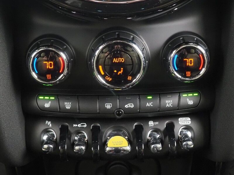 2024 MINI Cooper SE *ICONIC TRIM, MINI RESOLUTE EDITION, HEADS-UP DISPLAY, NAVIGATION, ADAPTIVE CRUISE, BACKUP-CAMERA, PANORAMA MOONROOF, HEATED SEATS/STEERING, HARMAN/KARDON, WIRELESS CHARGING, APPLE CARPLAY Round Rock TX