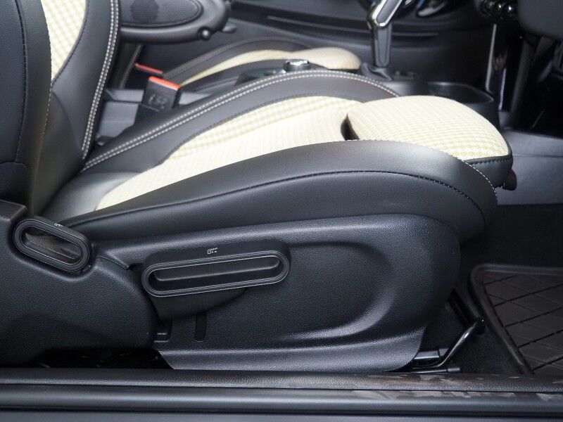 2024 MINI Cooper SE *ICONIC TRIM, MINI RESOLUTE EDITION, HEADS-UP DISPLAY, NAVIGATION, ADAPTIVE CRUISE, BACKUP-CAMERA, PANORAMA MOONROOF, HEATED SEATS/STEERING, HARMAN/KARDON, WIRELESS CHARGING, APPLE CARPLAY Round Rock TX