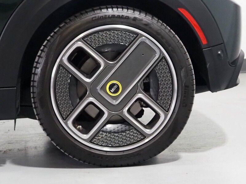 2024 MINI Cooper SE *ICONIC TRIM, MINI RESOLUTE EDITION, HEADS-UP DISPLAY, NAVIGATION, ADAPTIVE CRUISE, BACKUP-CAMERA, PANORAMA MOONROOF, HEATED SEATS/STEERING, HARMAN/KARDON, WIRELESS CHARGING, APPLE CARPLAY Round Rock TX