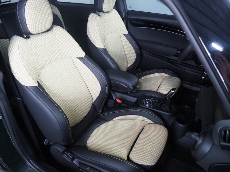 2024 MINI Cooper SE *ICONIC TRIM, MINI RESOLUTE EDITION, HEADS-UP DISPLAY, NAVIGATION, ADAPTIVE CRUISE, BACKUP-CAMERA, PANORAMA MOONROOF, HEATED SEATS/STEERING, HARMAN/KARDON, WIRELESS CHARGING, APPLE CARPLAY