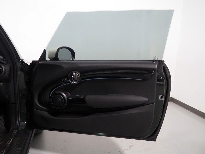 2024 MINI Cooper SE *ICONIC TRIM, MINI RESOLUTE EDITION, HEADS-UP DISPLAY, NAVIGATION, ADAPTIVE CRUISE, BACKUP-CAMERA, PANORAMA MOONROOF, HEATED SEATS/STEERING, HARMAN/KARDON, WIRELESS CHARGING, APPLE CARPLAY Round Rock TX