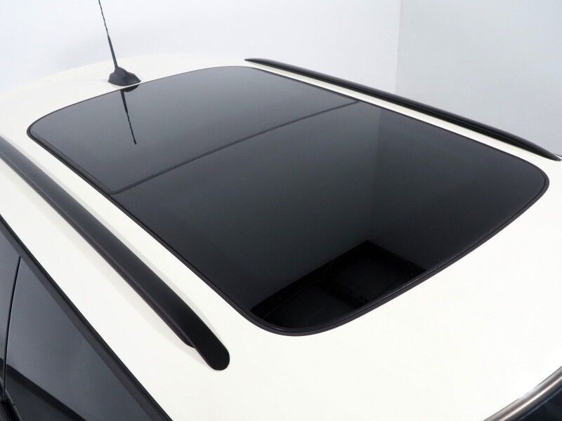 2024 MINI Cooper SE *ICONIC TRIM, MINI RESOLUTE EDITION, HEADS-UP DISPLAY, NAVIGATION, ADAPTIVE CRUISE, BACKUP-CAMERA, PANORAMA MOONROOF, HEATED SEATS/STEERING, HARMAN/KARDON, WIRELESS CHARGING, APPLE CARPLAY Round Rock TX