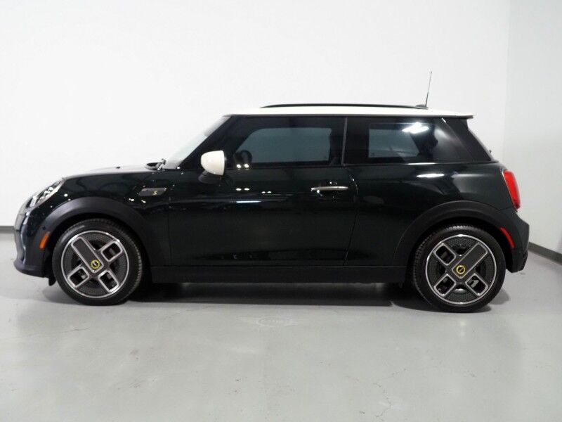 2024 MINI Cooper SE *ICONIC TRIM, MINI RESOLUTE EDITION, HEADS-UP DISPLAY, NAVIGATION, ADAPTIVE CRUISE, BACKUP-CAMERA, PANORAMA MOONROOF, HEATED SEATS/STEERING, HARMAN/KARDON, WIRELESS CHARGING, APPLE CARPLAY Round Rock TX