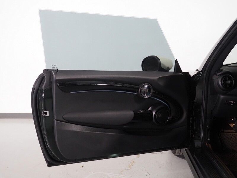 2024 MINI Cooper SE *ICONIC TRIM, MINI RESOLUTE EDITION, HEADS-UP DISPLAY, NAVIGATION, ADAPTIVE CRUISE, BACKUP-CAMERA, PANORAMA MOONROOF, HEATED SEATS/STEERING, HARMAN/KARDON, WIRELESS CHARGING, APPLE CARPLAY Round Rock TX