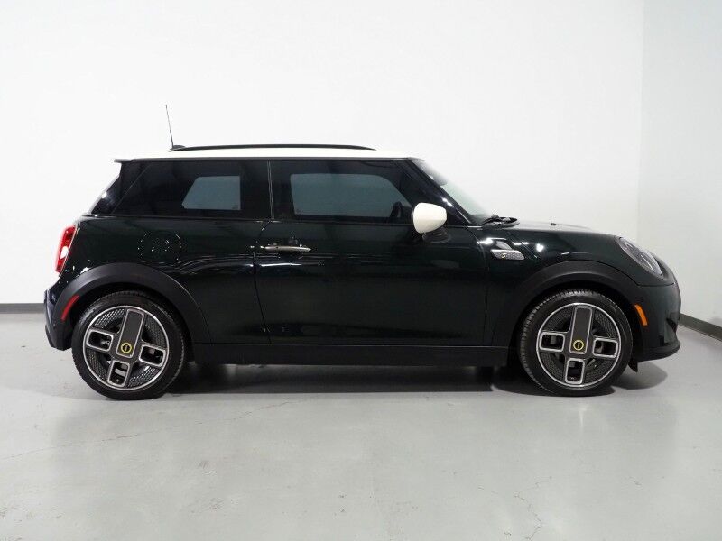2024 MINI Cooper SE *ICONIC TRIM, MINI RESOLUTE EDITION, HEADS-UP DISPLAY, NAVIGATION, ADAPTIVE CRUISE, BACKUP-CAMERA, PANORAMA MOONROOF, HEATED SEATS/STEERING, HARMAN/KARDON, WIRELESS CHARGING, APPLE CARPLAY Round Rock TX