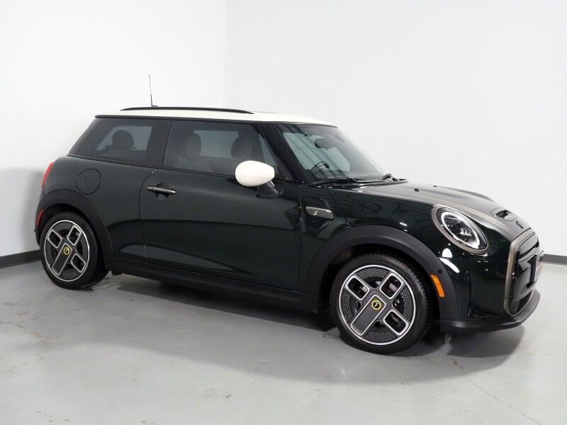 2024 MINI Cooper SE *ICONIC TRIM, MINI RESOLUTE EDITION, HEADS-UP DISPLAY, NAVIGATION, ADAPTIVE CRUISE, BACKUP-CAMERA, PANORAMA MOONROOF, HEATED SEATS/STEERING, HARMAN/KARDON, WIRELESS CHARGING, APPLE CARPLAY
