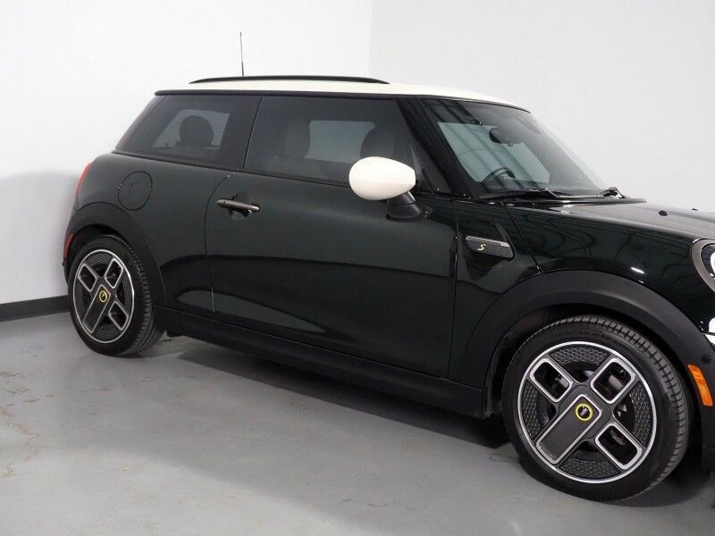 2024 MINI Cooper SE *ICONIC TRIM, MINI RESOLUTE EDITION, HEADS-UP DISPLAY, NAVIGATION, ADAPTIVE CRUISE, BACKUP-CAMERA, PANORAMA MOONROOF, HEATED SEATS/STEERING, HARMAN/KARDON, WIRELESS CHARGING, APPLE CARPLAY Round Rock TX